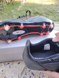 Adidas • مقاس 42/43 • اندونيسي درجة أولى