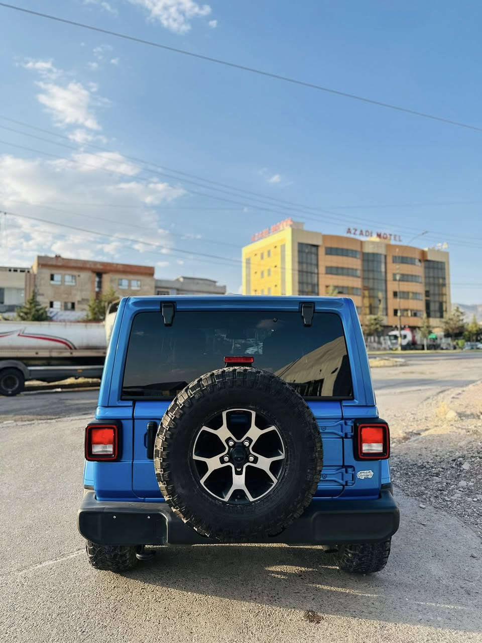 السلام عليكم 
Jeep wengler 
موديل 2024
كوشن هيتر
ستيرن هيتر
رادار امامي 
ماشي ٢٦الف
ارباك بس ستيرن سستم
گدام ورا كبس 
بابين مبدل شركة 
دوسة مصبوغ
سعر 240
مكان عقرة (ئاكرئ)
محرت v4 توربو
***********
