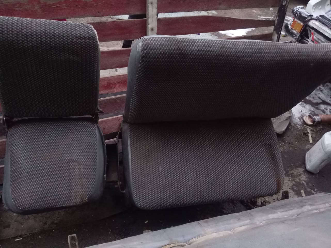 السلام عليكم اربع كراسي اسيا الكلابيات عمل العنوان بغداد الدوره السعر 300 الف الرقم ***********
