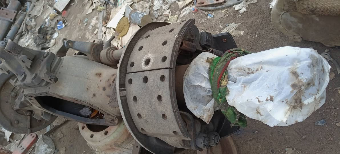 للبيع اكسلات مامي وخلفي مع كاردن مع  فلنجات مع هاف شفت ***********
