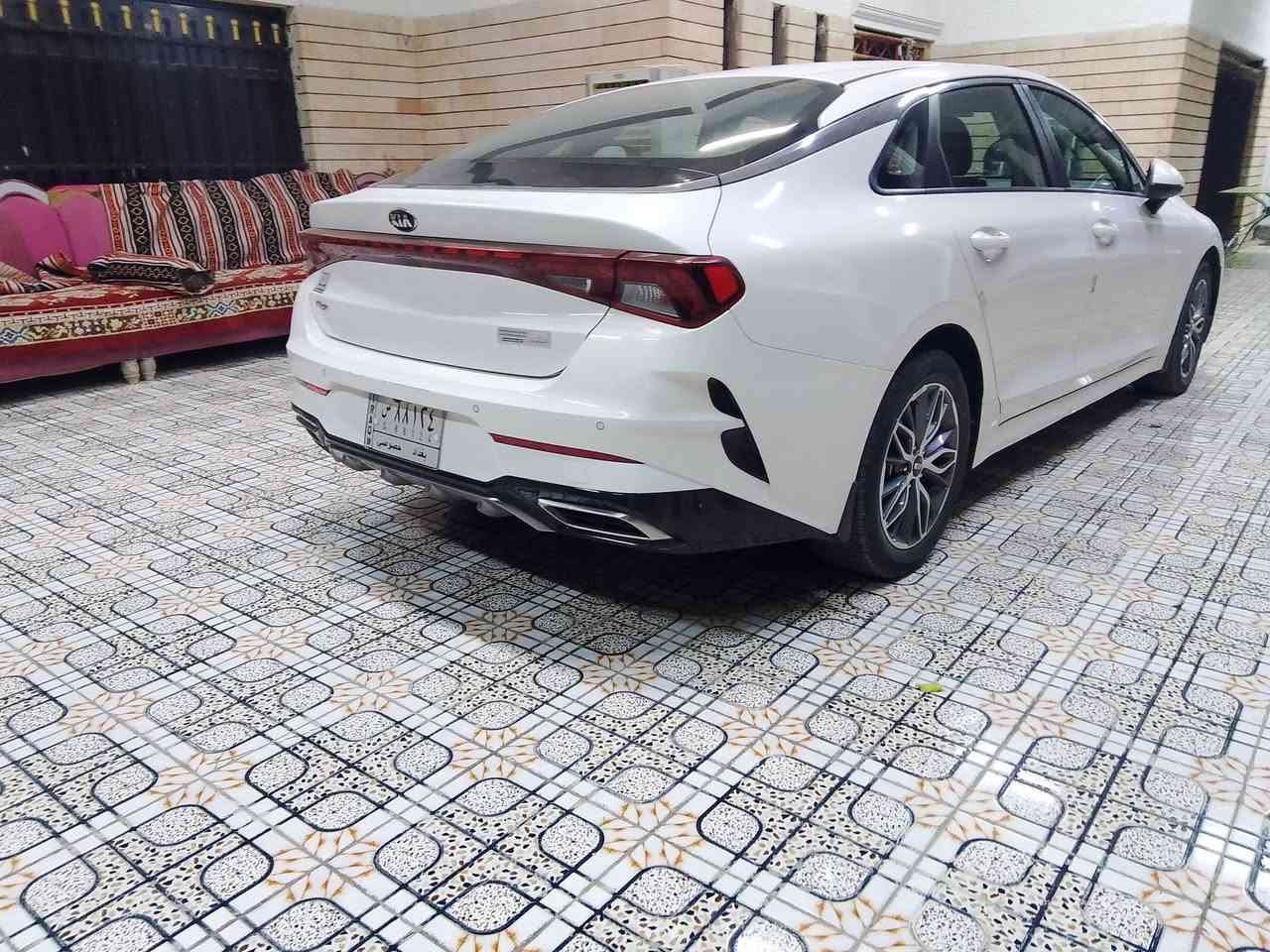 سلام عليكم K5 موديل 21 شركه الدوليه  مكفوله من كلشي ماعده الباب لخلفي وره سايق بي طخه وما مصلحه بعدها سياره كير محرك صدر كله ع وضع الشركه بسمي تحويل ثاني يوم  سعرها اتصل وبيك خير وتدلل 
*********** بي وتساب
