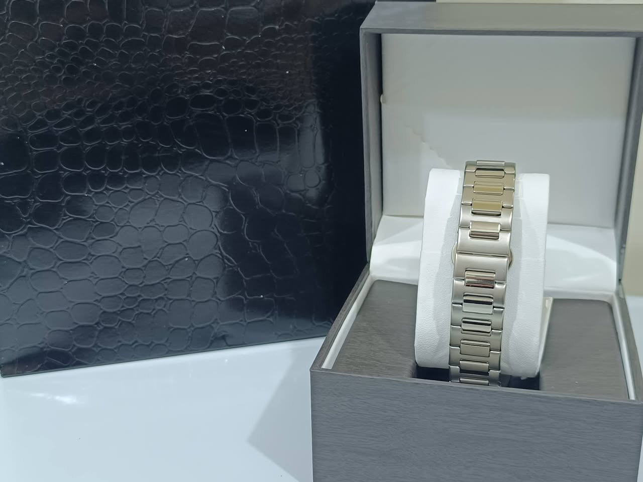 باتك فليب/ ضهر كشف/ ماطور/ كوارتز/ كوالتي عالي جدا طلاء ثابت ضد الماء عداد شهري قفل فراشه ستالنس ستيل سويس ميد ♦


**إذا كنت صاحب هذا الإعلان وتريد حذفه لأي سبب، رجاءا أرسل رسالة إلى الدعم الفني**