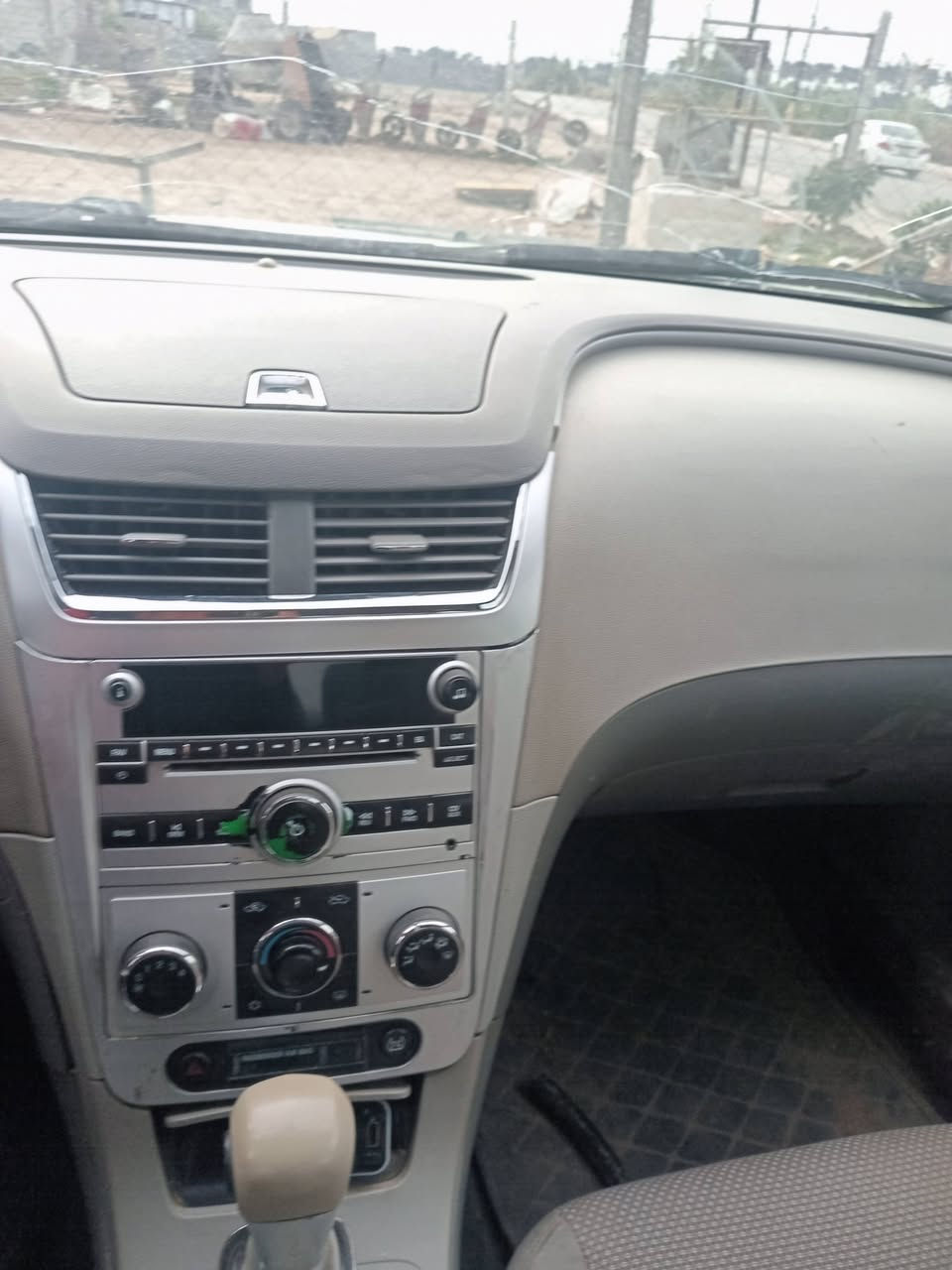 السلام عليكم ماليبو موديل ٢٠١١ رقم بغداد محرك مامفتوح تبريد تدفئه كير كله جيد اسياره جاهزه وتحويل ثاني يوم مكان صلاح الدين الضلوعيه صدر نص عمر بيه مكانت صبغ السعر ٨٠ وبيها مجال الاتصال عل رقم ***********
