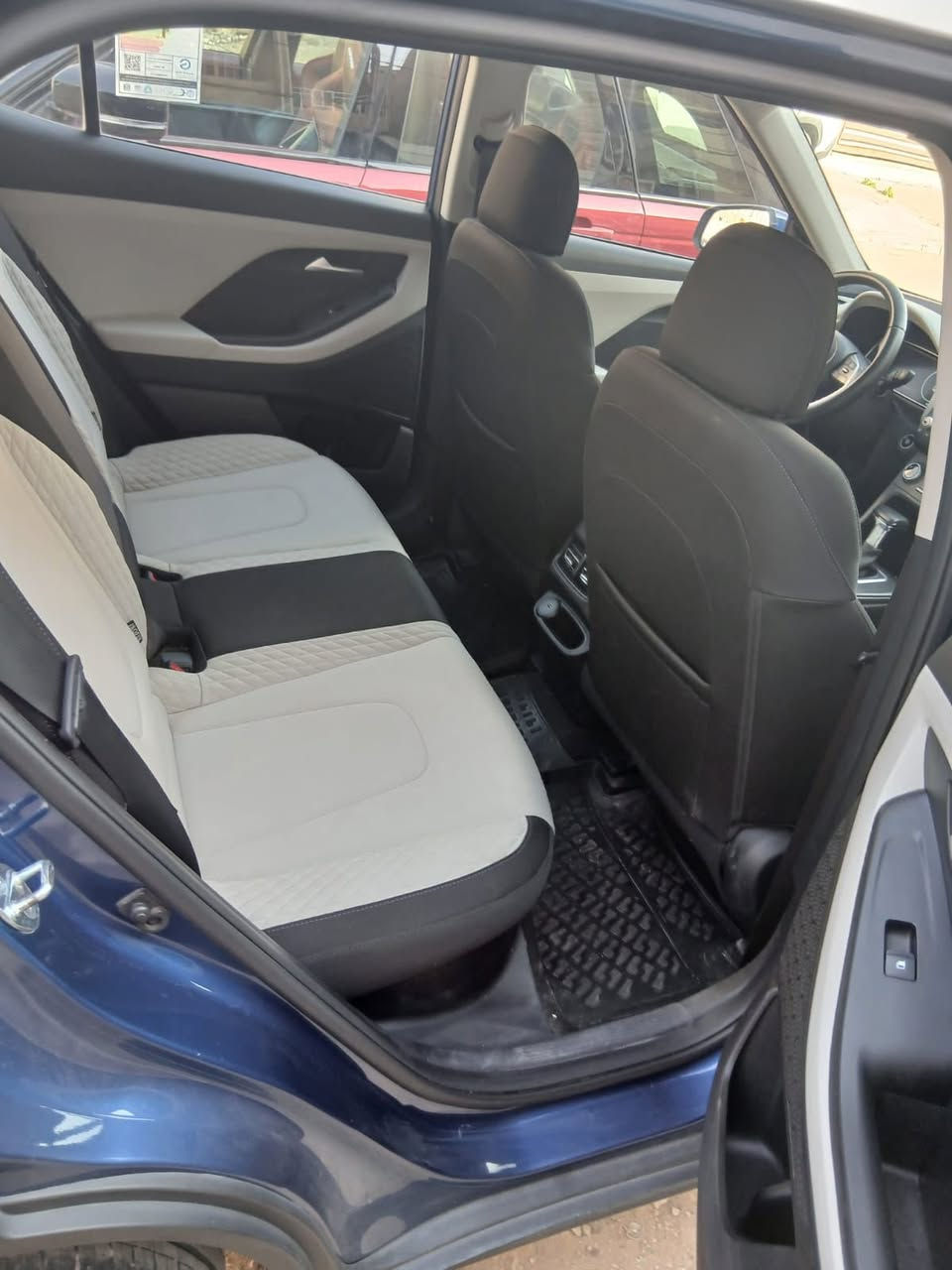 السلام عليكم كريتا 2023 للبيع كفالة عامة من الصبغ والبارد كير محرك صدر تبريد كلة كفالة مواصفات بصمة بنوراما كراسي كهرباء هاند بريك دكمة تشغيل عن بعد وبعد هواي مواصفات مكان السيارة بغداد البياع  وهذا رقمي *********** السعر 155 وبيها مجال
