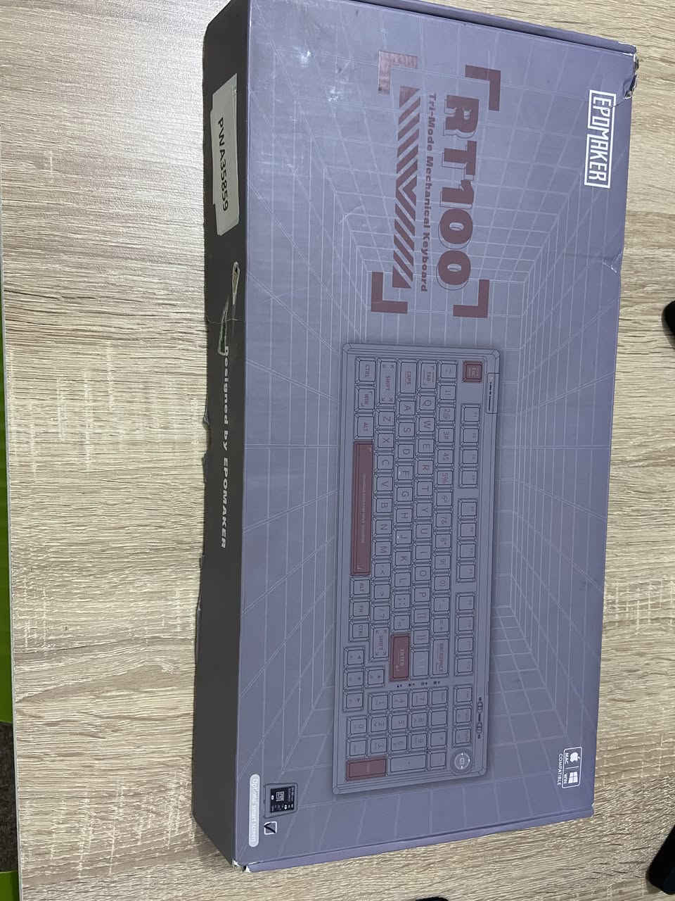 كيبورد EPOMAKER RT100 – Retro Mechanical Keyboard

🔹 الحجم: 95%
🔹 ثلاث انواع للاتصال :
بلوتوث
2.4G وايرلس
سلكي Type-C

🔹 نوع السويج: Yellow  سايلنت (كلش هادء مناسب للكتابة والشغل المستمر)
🔹بيه عجلة للتحكم بلصوت وتكدر تخصصها لامور ثانية 
🔹اضائة RGB كلش حلوة والوانه صافية 
🔹بيه نظام تكدر تنزله حتى تتحكم بيه بسهولة 

بيه مشكلة بسيطة جداً بلشاشة وتنحل يم أي مصلح 
واني اصلا خاصم من سعر الكيبورد على مودها 

يجيك بكرتونته بس  بدون كيبل Type-C 

الكيبورد مستعمل لكن نظيف ومرتب استعماله بسيط وراح تلاحظ من تأخذه 

والسعر جداً مناسب مقارنة بسعره الرسمي 
سعره الرسمي: 105.99$

يعني تقريبا 160,000

اني ابيعه ب 80 الف دينار والتوصيل 5

للاستفسار راسلني خاص كربلاء, العراق


**إذا كنت صاحب هذا الإعلان وتريد حذفه لأي سبب، رجاءا أرسل رسالة إلى الدعم الفني**