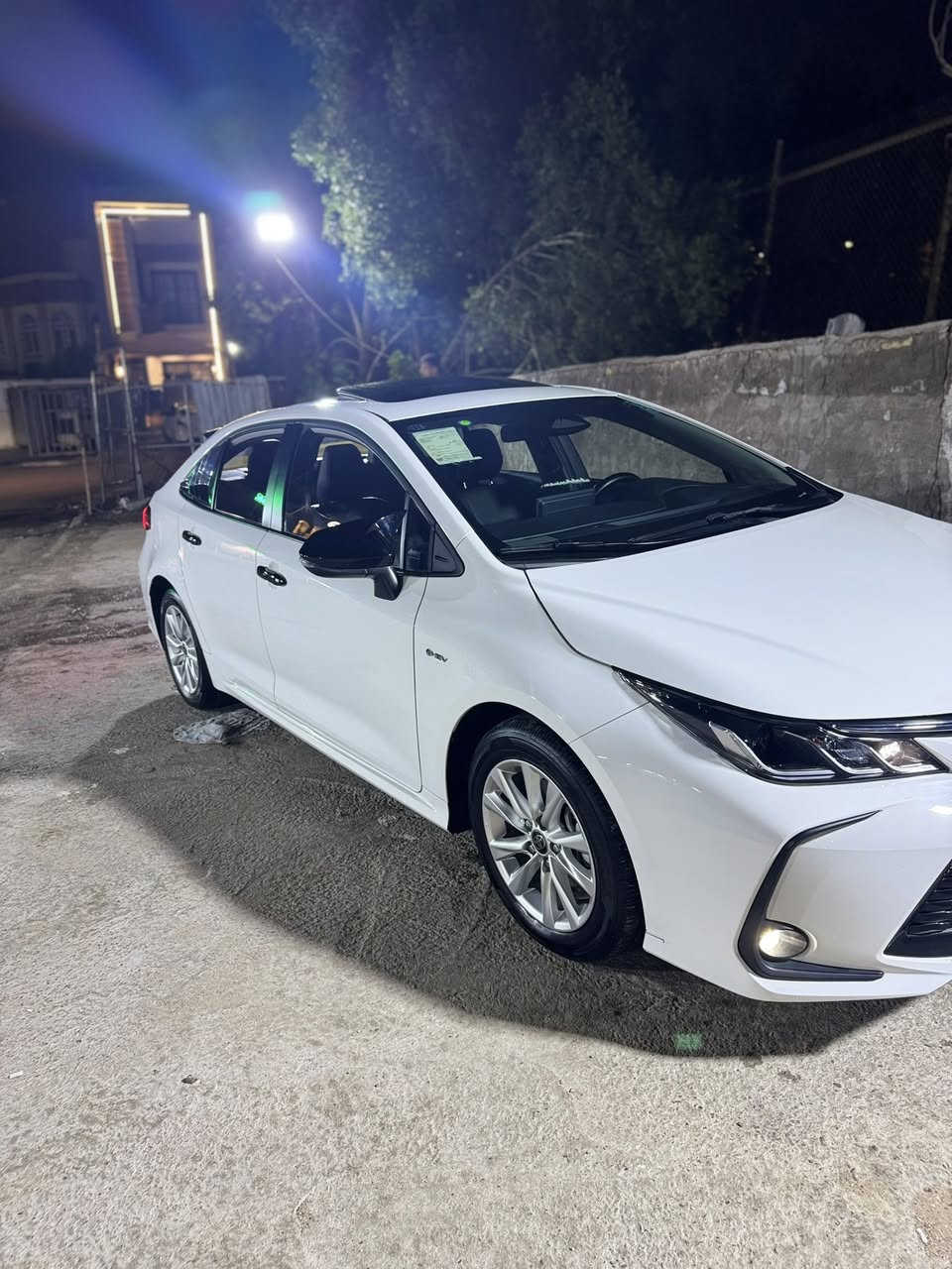 🔹 الموديل: 2024  � للبيع — تويوتا كورلا 2024 هايبرد (صيني) 🤍

🔹 النوع: هايبرد (بنزين هايبرد )  
🔹 اللون: أبيض لؤلؤي  
🔹 الوارد: صيني (كورلا / ليفين)  
🔹 الممشى: (14000)
🔹 القير: أوتوماتيكE-CVT  
🔹 المحرك: 1.8 لتر هايبرد اقتصادي جداً  
🔹 صرفية الوقود: تقريباً 4 لتر / 100كم (China Auto Direct)  

✨ المواصفات:  
✔ شاشة + كاميرا خلفية  
✔ حساسات أمامي وخلفي  
✔ تشغيل بصمة  
✔ نظام تثبيت سرعة  
✔ نظام مانع انزلاق  
✔ ايربكات  
✔ تحكم دركسون  
✔ تبريد وتدفئة  

📌 السيارة نظيفة جداً / (حدد: بدون حادث مكفوله كفاله عامه )  
📌 جاهزة للاستخدام اليومي واقتصادية جداً  

💰 السعر(: 149$) قابل للتفاوض  
📍 الموقع: (بغداد )  

📞 للتواصل: (***********)
