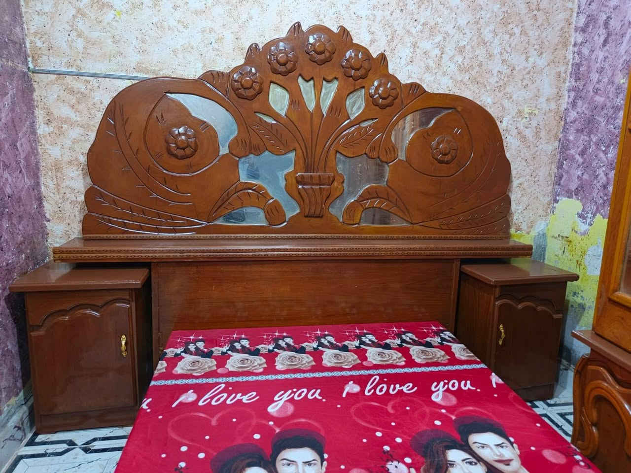 غرفه اخشاب ام السته نجاره صاج جديده كلش سعره 500 مكان ناصريه ***********
