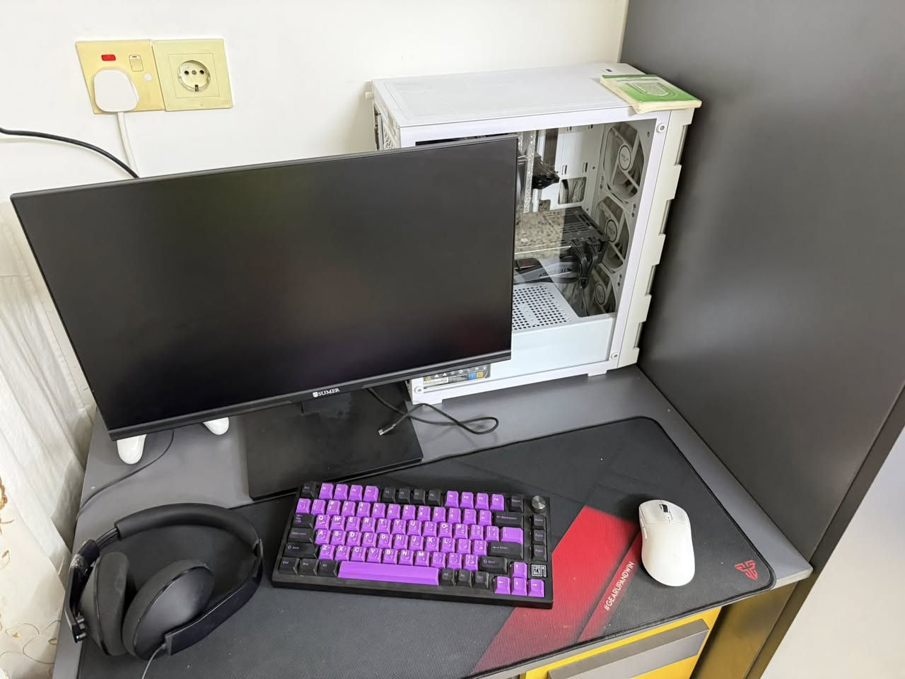سلام عليكم بيسي+ شاشة + ماوس + كيبورد للبيع
بيسي مواصفاتة: 

معالج r7 5700x 

كارت شاشة rtx 3080 gigabytes 10gb

رامات ddr4 3800hz 16*2 32gb 

البور سبلاي 750w gold 

الهارد ssd m.2 1tb 

مبرد deepcool غازي فانين بس ناسي اسمة

مذر بورد b450 asus 

شاشة حجم 24 تردد 165hz ips 0.5 ms

كيبورد epomaker th80se 

ماوس attack shark x3 

مكاني كركوك وما عندي توصيل مع الاسف ما ابيع فردي بس بيسي ابيعة وحدة شاشة وماوس وكيبورد ما ابيع فردي بس اذا ردتة سوة ويا كيس تصير وسعر معقول تواصل خاص او هذا رقم بلواتس 

***********
