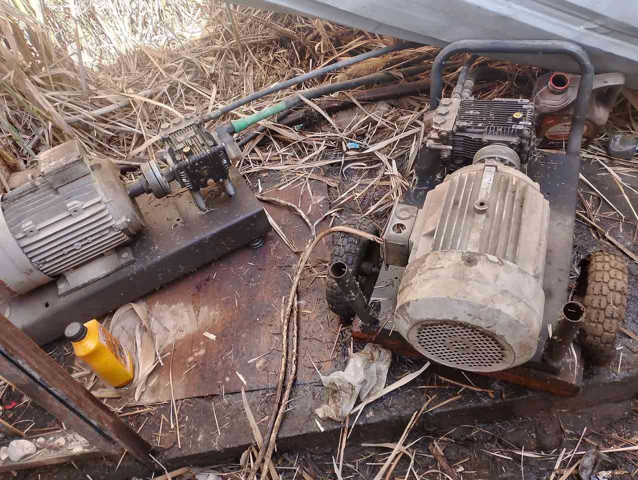 السلام عليكم ماطورات للبيع 10 حصان المضحه 250 بار ثري فيز عدد 2 مع ماطور كاز مضخه  زراعي عدد 1 الي يفيدنه يتصل ***********
