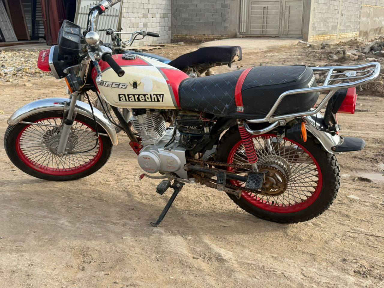 سلام عليكم دراجه تايكر للبيع21برقي مامفتوح بيها للاستفسار ***********
