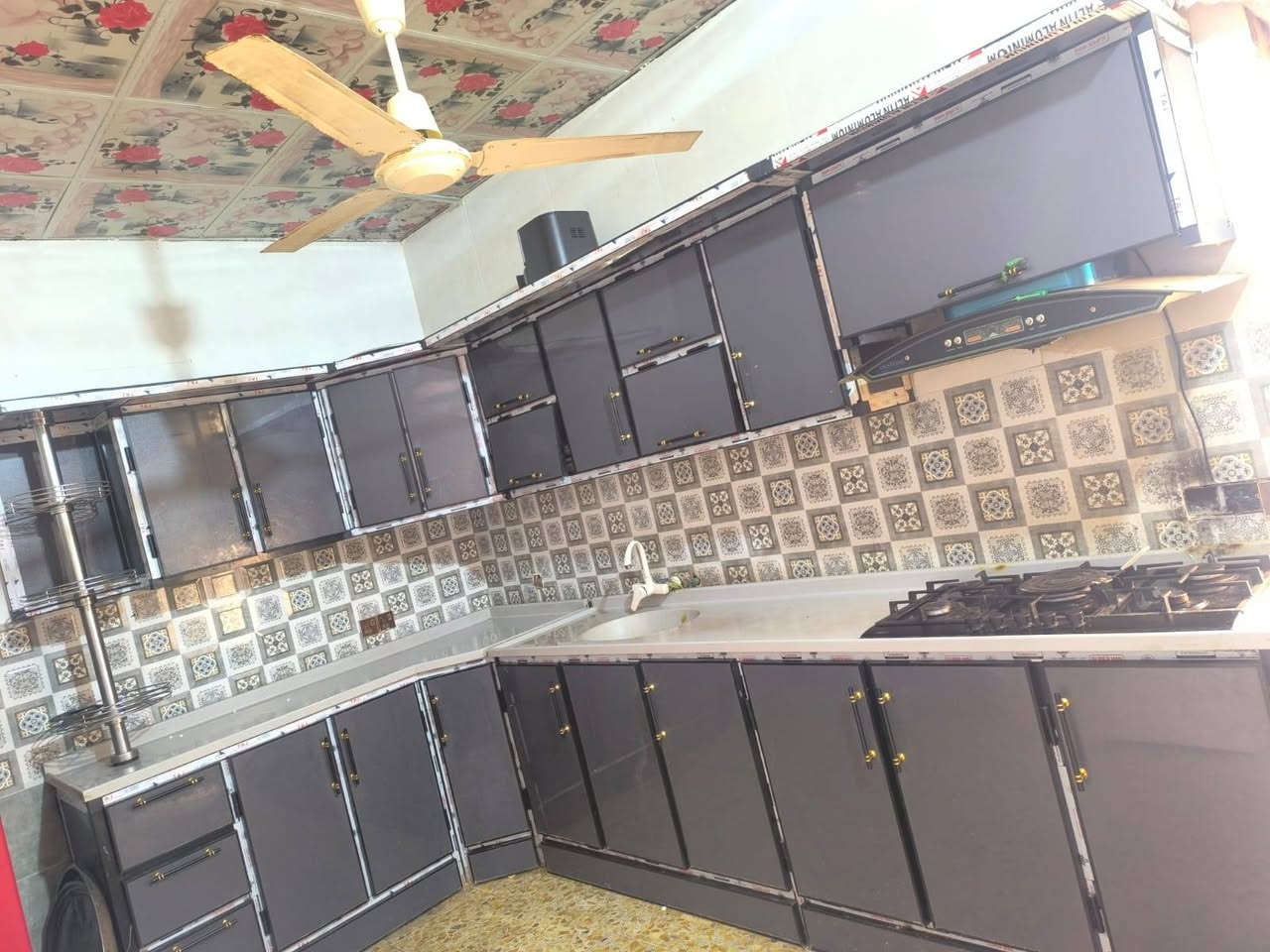 سلام عليكم كاونتر مطبخ للبيع تفصال جديد موديل ٢٠٢٥صار شهرين من اخذته وريد ابيعه سعره مليونين و١٥٠وبيه مجال يشهد لله فصلته ب بمليونين ونص مكانه امن داخلي رقم 
***********
