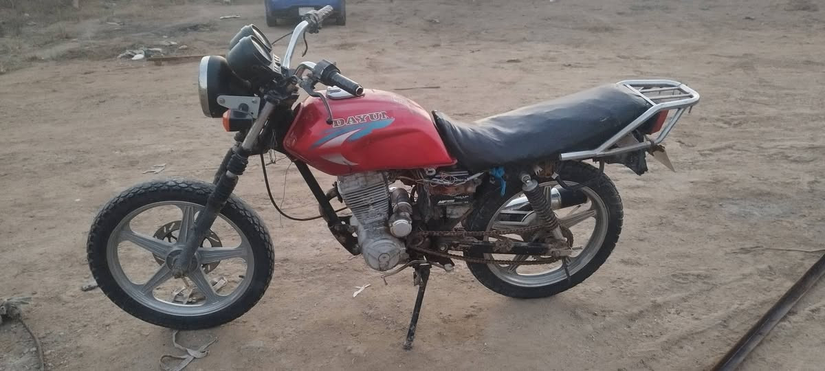 للبيع دايون موديل 17دراجه محرك نضيف وصالصنصه جديده 
صوره شغاله السعر 275وبيه مجال ***********
مكاني حله ابي غرق
