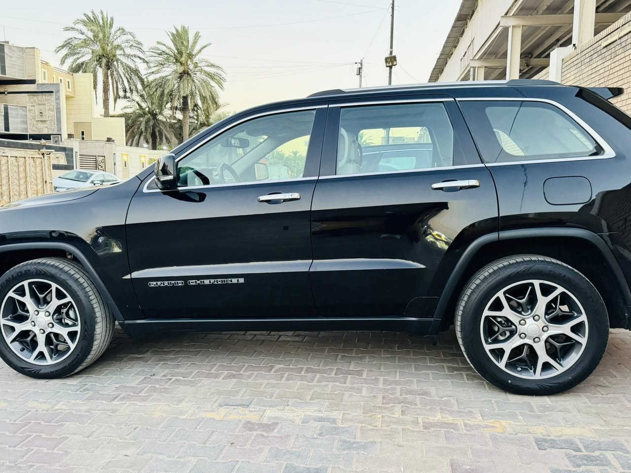 السلام عليكم 
جيب 2019 لمتدد 
- وكاله هارلم خليجي 
- ⁠ماشيه 50الف KM 
- ⁠مكفوله كفاله عامه لاصبغ لا بارد بيها بس اثر طلقه ومنافذه شي بسيط بلتكمه موضح بلصور 
- ⁠موصفات لمتدد 
- ⁠بنوراما وكشنات خزن فول 
- ⁠تخم تاير جديد. 
- ⁠سياره بدون اي. نقص كلش جديده 
- ⁠السعر. 245 $ بيها مجال بسيط. 
- ⁠عنوان جميله شارع خير الله 
- ⁠***********

-
