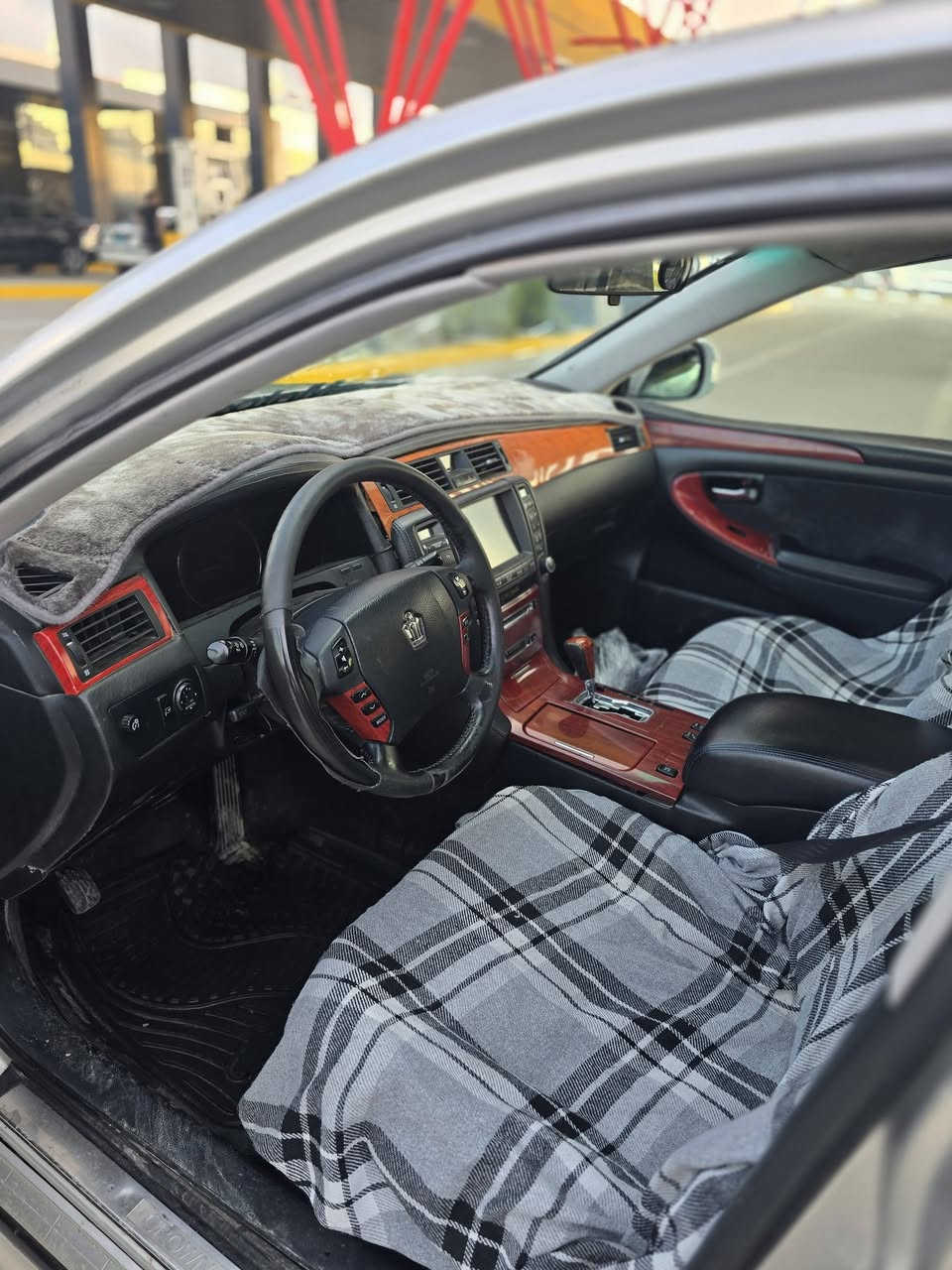 شاهینەی+سپۆڕت+مووس
180بچووک بە بچووک کەم بانزین خۆر
سڵاید +ئاوێنە ئیشارەت 
دەعم و لێدراو و کەڤەر گۆڕاو و شانسی بەشەرت
کۆدی ئاسایشی هەیە
سلڤەری ناو ڕەشی ساج سوور
کۆتای 58گەڵا
***********
***********
