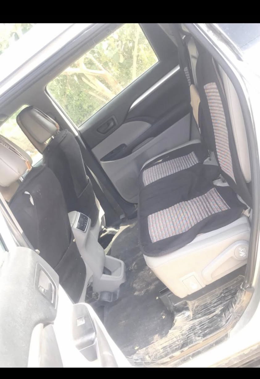 السلام عليكم ورحمة الله وبركاته
هايلندر 2019 
تحكم استيرن 
كامره 180درجه 
كشنات كهربائية 

السياره بأسمي رقم جديد انگليزي صلاح الدين مشروع وطني 7راكب 6سلندر مكاني صلاح الدين العلم السعر 200ورقه وبيه مجال وترهم مراوس للاستفسار الاتصال على الرقم ***********  
الحادث مبين بل صور خارج العراق 
حياكم الله
