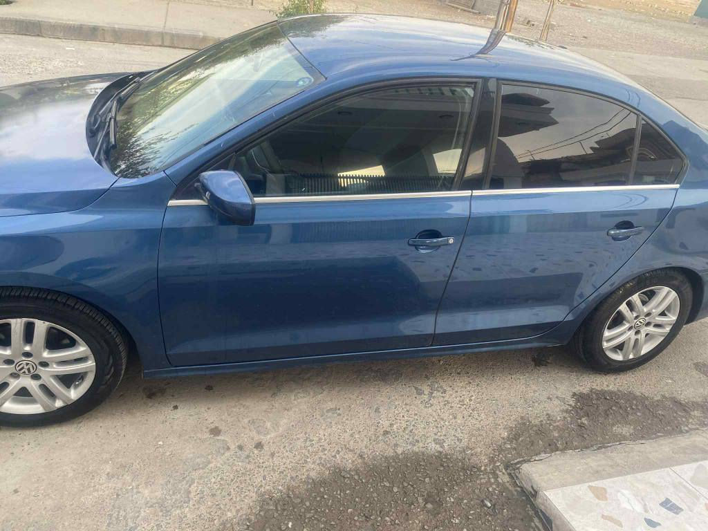 جیتە مۆدیل 2017 
3پارچەو شانی لای سەیاقی 1بستی بۆیاغە 
تەبرید ساردو گەرم بەشەرت 
سەیارەکە ڕەقەمە بەناوکردنیشی بەشەرتە 
سەنەویەکەشی تا 2029بەسەر ناچی 
نرغی 103گەڵاو مەجال 
0751 152 1435 رانية, السليمانية
