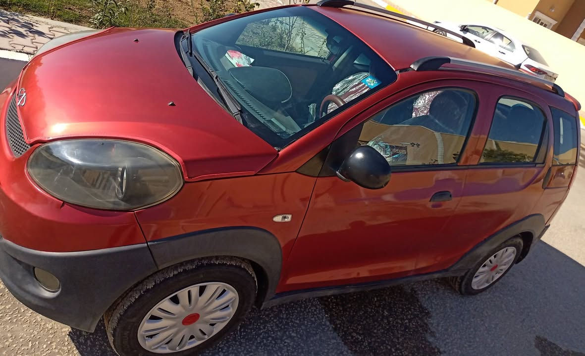 للبيع chery X1 موديل 14 رقم قادسيه سنويه وهزه جديده صار يومين لحد سنه  2031 السياره  بسمي مكفوله من الضربه والصبغ  ما عدا شويه شخوط ماتبين كهربائياتها كامله كير ومكينه تمام عالفحص تدفئه وتبريد شغالات حداديه جديده السعر 47 وبيها مجال للشراي مكاني ديوانيه موجود عالخاص أو بالرقم ***********
