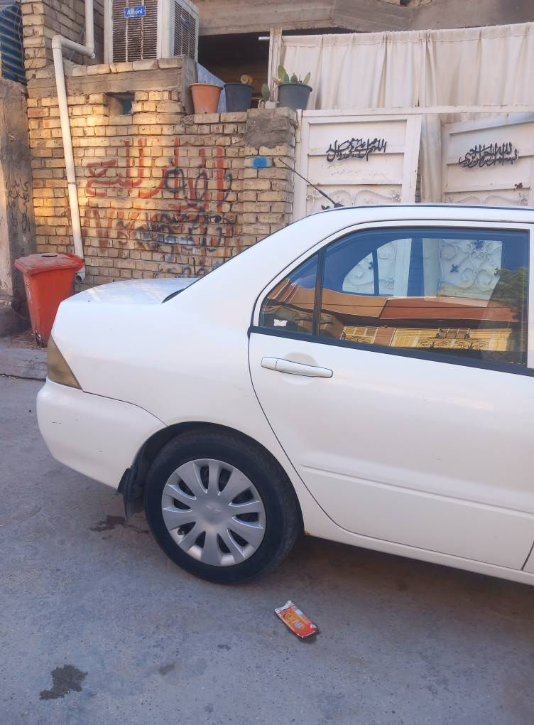 السلام عليكم لانسر موديل 2012 باسمي هزه ورقم جديد تخم تاير جدد دسكات ودوشمه جديده راديترات ومنضومه مال مي كامله جدد تبريد ثلج سياره جاهز  ع  اخر حبايه مابيهه كل نقص كير ومكينه خير من الله السياره بيهه ضربه بل جاملغ الامامي مبدل والدواير الخلفيه صبغ والجاملغات هم صبغ ابيعلك حزام مكاني نهايه بغداد  نهايه حي اور 
*********** 
السعر ب 79 وبيهه مجال بسيط
