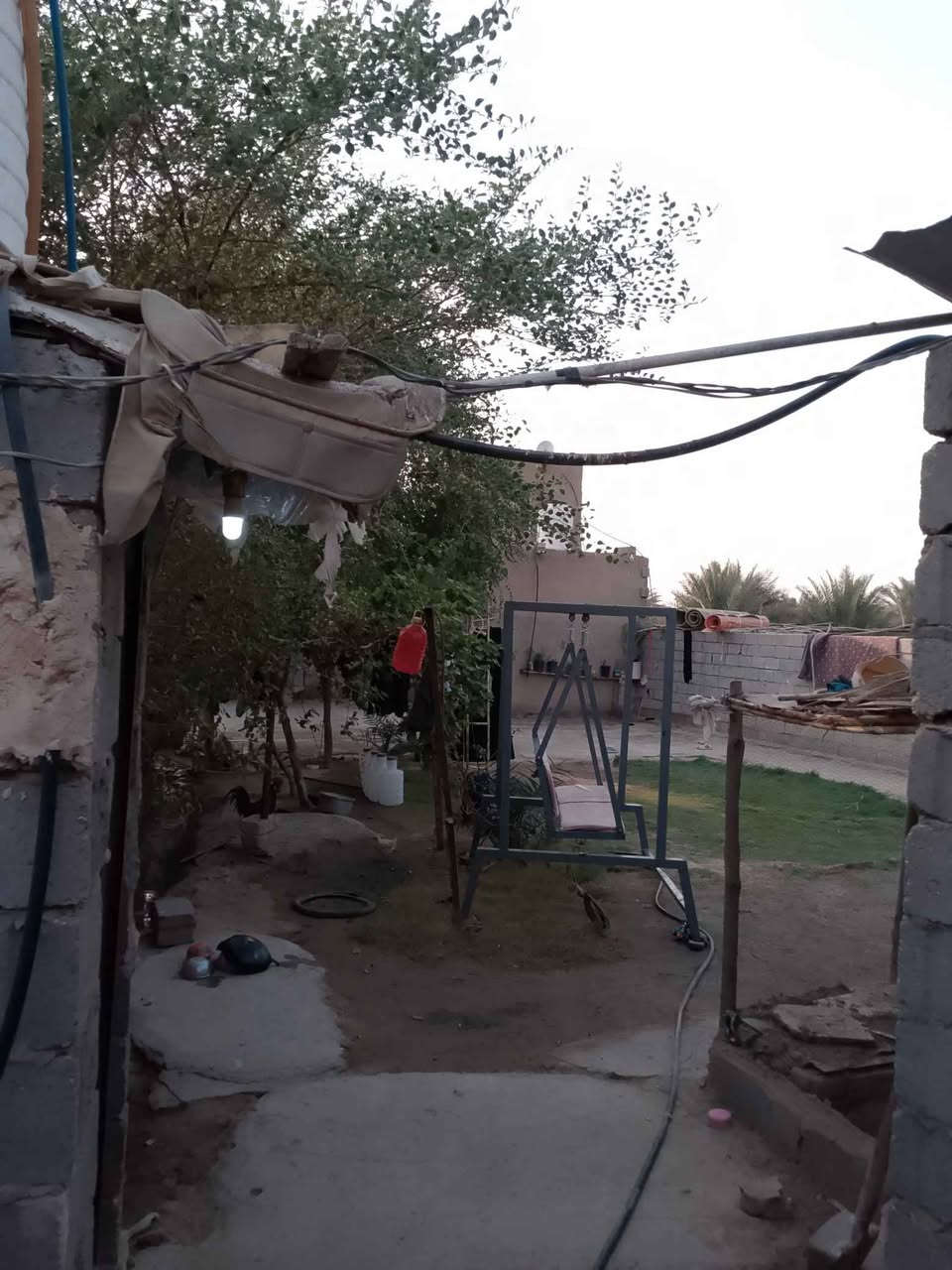 الدار للبيع مع قطعة ارض مساحة 300 متر قرب الامام زيد بن علي خدمات كاملة ماء وكهرباء 
للاستفسار الاتصال على الرقم 
*********** Singapore
