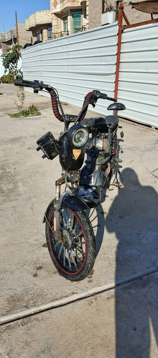 السلام عليكم
للبيع
دراجه شحن+بايسكلc700
الدراجه يرالدلهة بطاريه 
والبايسكل يرادله جوبات وكشن 
السعر ثنينهن ب150الف
مكاني بغداد المحموديه
للاستفسار ***********
