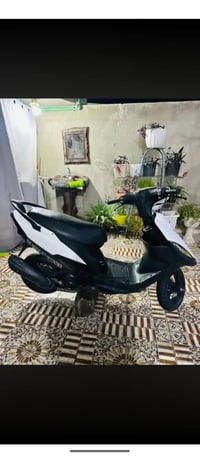 شباب دراجه ماكس عدله للبيع سعر 350 ومكينه 49نضيفه وشغاله.  07778668959...