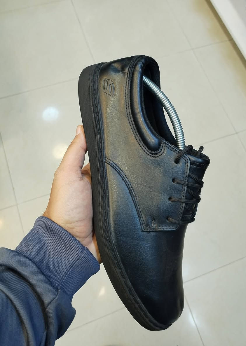 حذاء ماركة سكجرز
أصلي وكالة اورجنال 
بالة اوربي نظافة 💯 
قياس 45 طول القدم 29 سنتيم 
جلد طبيعي وزن خفيف 
دبان ميموري فوم طبي
قطعة راقية كجول ورسمي 
للحجز على خاص 
أو مراسلة واتساب ***********
توصيل لكل محافظات العراق
