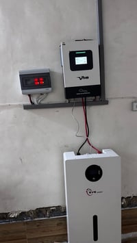 طاقة شمسية • بطارية ليثيوم • أم المناسيس