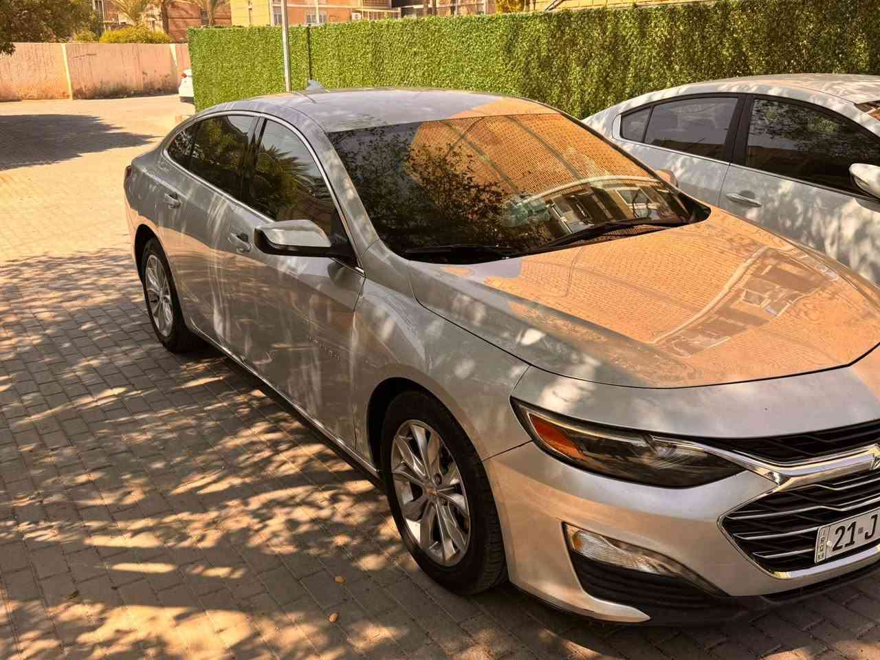 السلام عليكم ورحمة الله

للبيع سيارة: شوفرليت ماليبو (LT) لون سلفر
 
•الضرر: بارد فقط بنيد وجاملغ امريكا
بالعراق اللي اخذتهة منهم المراة طاختهة بالجاملغ الخلفي ومصبوغ ربعة بدون حار
صور الضربه موجوده بالمنشور
•الرقم: سليمانية
السياره مرقمه وكامه 
عليها ادامة كاملة صدر امامي خلفي كلة جديد حساس ماب حساس دهن حساس شوتة جويتر وثلاجة نوزلات مسطرة كاملة مجاول بلكات كلة جديد

•المواصفات :
السيارة: شوفرليت ماليبو LT 
الموديل: 2020
المحرك: 1.5 تربو (اربعة سلندر)
العداد: 116 الف ميل حقيقي
حجم الويل: ويل كب اصل حجم 19 مع طقم تايرات بحالة ممتازة
لايتات زينون مع كشافات دعامية LE
بصمات عدد 2 للأبواب مع بصمة جنطة وبصمة تشغيل وتشغيل عن بعد
كامرة خلفية دوارة اصل مع الستيرن
شاشة الدشبول حجم كبير (ايباد)
غرفة السيارة نظيفة  السيارة قماش اسود
تحكم فول كهرباء لكرسي السائق
قطعتين تبريد امامي وخلفي
تدفئة لكراسي المقدمة
تشغيل عن بعد
تحكم ستيرن جهتين بلوتوث وحاكية وكروس سرعة وتحكم صوت 
نظام ABS مانع انزلاق
مكان السياره بغداد

السعر المطلوب: ١٢٣


**إذا كنت صاحب هذا الإعلان وتريد حذفه لأي سبب، رجاءا أرسل رسالة إلى الدعم الفني**