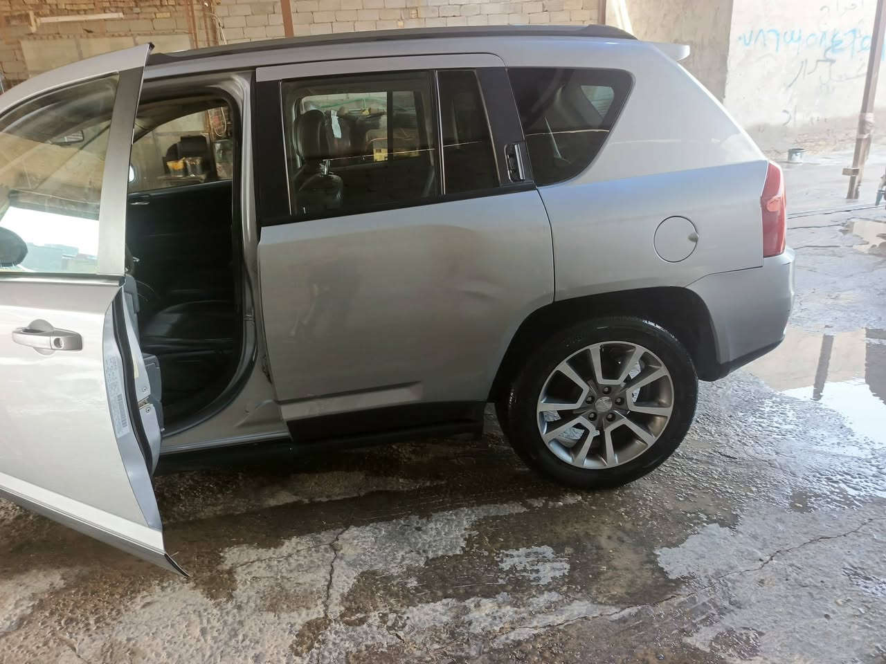 السلام عليكم جيب كومبارس
سياره محرك وكير تبريد جاهزه مابيه نقص
2017  بسمي بيه بنيد وجاملغ بيه طخات شوف العين السعر ب١١٢  وبيه مجال مكان ناصريه 
الشراي يتصل ب الرقم ***********
