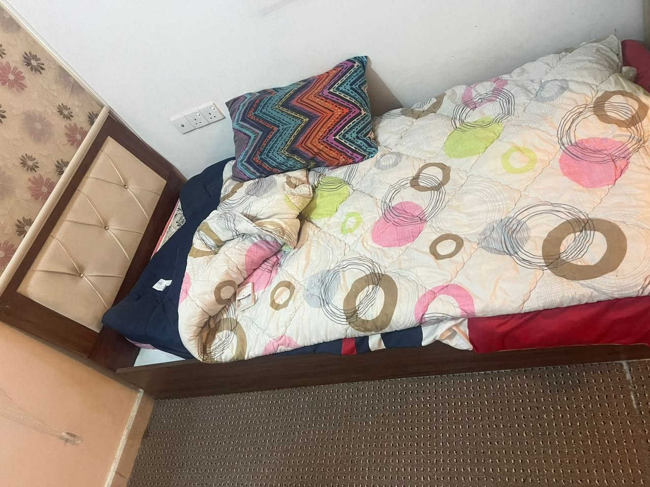 سلام عليكم
‎اثاث مكتبي نضيف للبيع شقه كامله
سرير نفر
سرير نفرين
غرفه كامله 
تخم جلد
كنتور بابين
ميز بلازمه
بلازمه
طبلات
ميز تركي 
مع المنادر 
كلش نضيفات ستخدام الشقه للاستراحه وليسه للمبيت 
تواصل واتساب
***********
