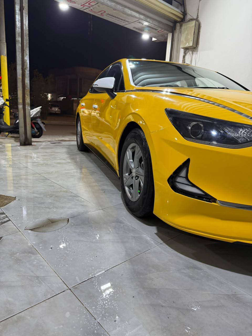 السلام عليكم :

🚗 للبيع |  سوناتا 2023 وارد كوري دخول جديد على ايدي قبل شهرين  | رقم واسط | سنوية جديدة بأسمي التحويل ثاني يوم . 

المواصفات:

• محرك 2000 / غاز  ابلادي فقط 

• ⁠( السيارة على ايدي ما مشتغلة ابد خط جوال  )  
 كشنات جلد

• مري قلاب مثبت سرعه 

.نظام تحديد مسار 

. هاندبريك بصمه + اوتو هولد للتوقف في الازدحامات 

الحالة: تبديل جاملغ + بنيد بالعراق

والباقي ع وضع كوريا . 

📍 الموقع: واسط

للاتصال : ***********
