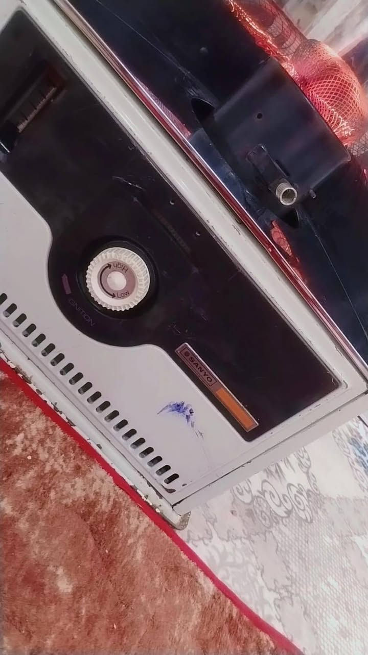 السلام عليكم صوبات البيع كل وحده وسعرها كلهم شغالات بس الكهربائيه بيها شمعات محروكات والبيضه الشيشه نكسرت نشنل وسانيو ***********
