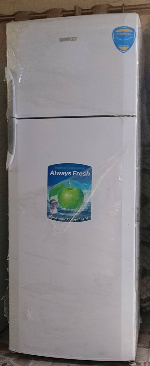 ثلاجه بيكو 22 قدم نظيفه جدا على البلاد فول تجميد السعر 240 هاتف *********** بصره
