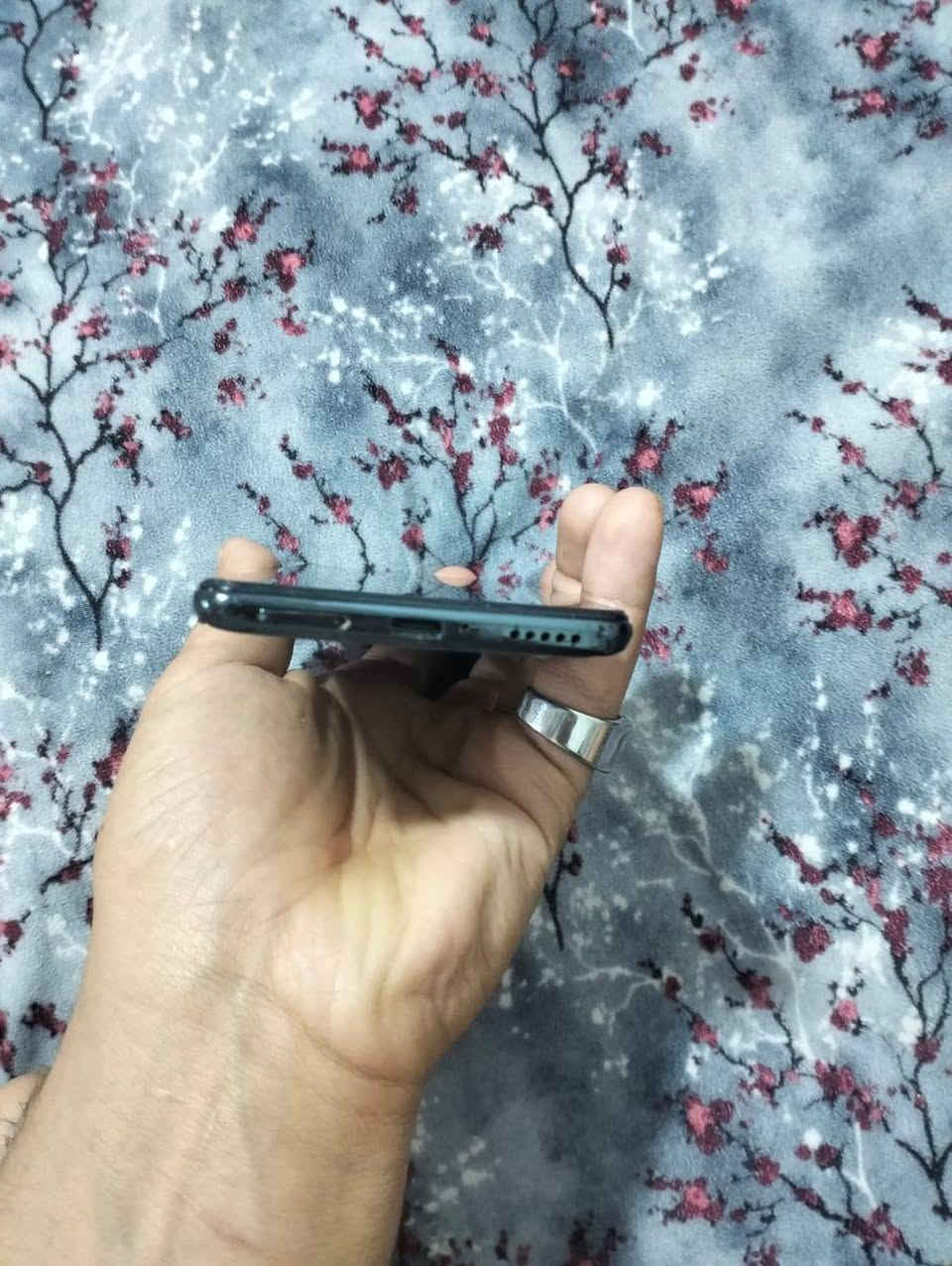 سلام عليكم بوكو t3كلش نضيف بس الضهر مكسور لون اسود لامع ذاكره256 جهاز مال العاب بوبجي 90فريم باقي العاب 120 كلشي شغال بي كاميرات شحن سماعات كله شغال السعر 170وبي مجال العنوان بغداد قضاع المدائن سلمان باك الرقم ***********موجود واتساب
