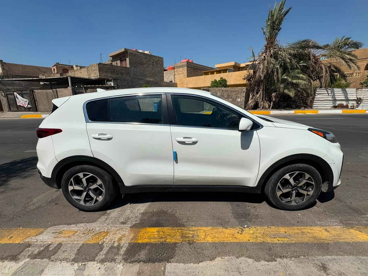 كيا سبورتج موديل 2020 وارد امريكي محرك 2400 Gdi, السياره نظيفه ماشيه 62 كيلو السياره مال دكتور احنه مستورديها بيها منظومة غاز يعني انسه الصرف والدوانز ، بيها شخوط السياره، صور الحادث بالتعليقات والسياره باسمي 
عنواني بغداد الامين الثانيه 
السعر 175 وبيها مجال
للتواصل خاص لو تتصل على الرقم
***********
