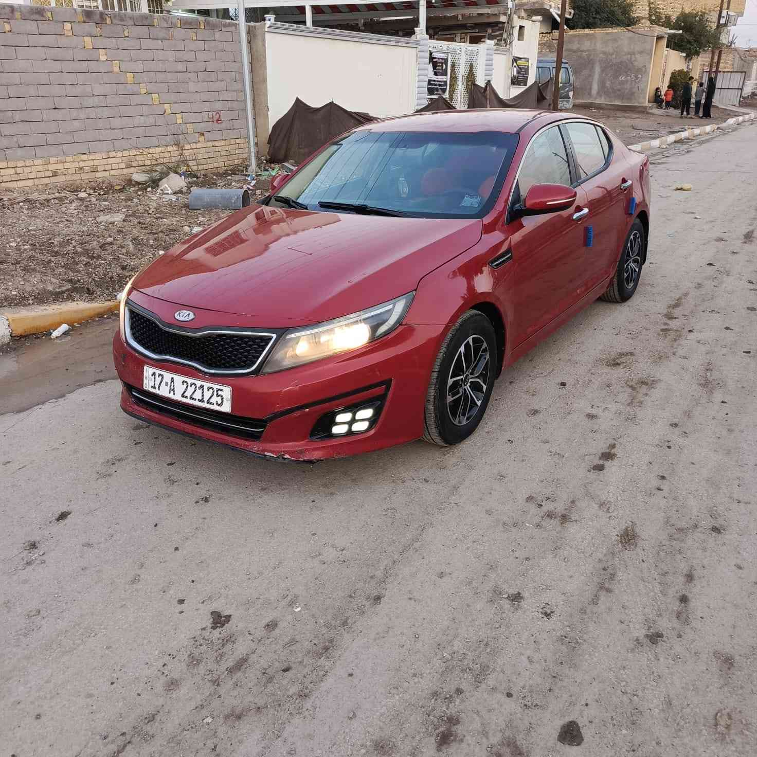 سلام عليكم وبتيمه مديل 2015 خليجي سياره جديده مكينه وكير كفاله2400رقم دولي سنويه جديده سياره عله وضع لشركه جاهزه تخم تاير جديد حداديه جديده كشن كهرباي ويل كروم شاير  بل مرايا تبريد قطعتين تدفهه تبريد شغالات ما مشيه شي قليل رقم ***********  السعر 98 ورقه المكان نا صريه سوق الشيوخ
