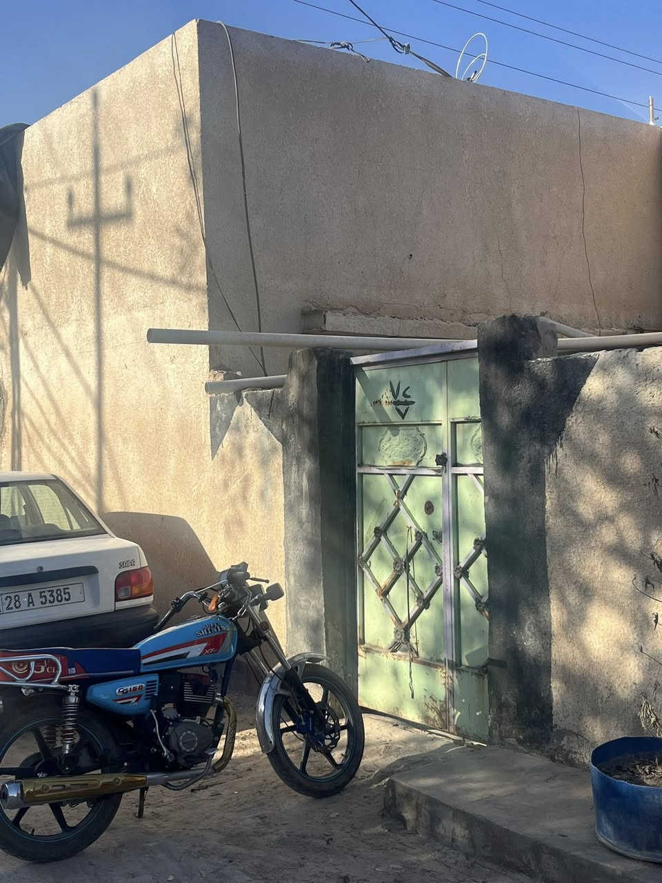 السلام عليكم  بيت للبيع النجف حي الرحمه بدايه الحي مقابيل مرقد السيد محمد باقر الصدر 120متر  بناد نضيف وبيت مرتب ما عوزه شي
***********
