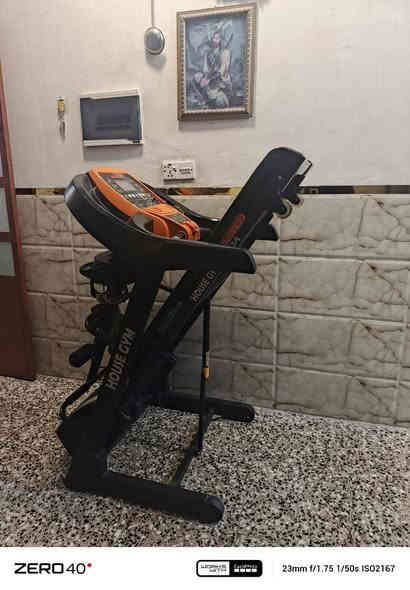 وبيه جهاز هزازلتذويب دهون الخواصر
وبيه دبلنصات وبيه اواكس 
وبيه قياس نبضات القلب وسماعات يربط على الموبايل جهاز مفول اخو الجديد بالعافيه على الياخذه
 السعر 290 الف   مكاني بغداد جميله الي يريده يتصل *********** وموجود وتساب
