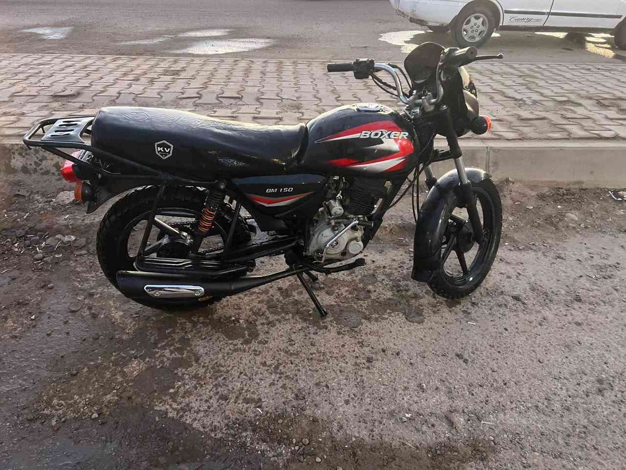 بوكسر للبيع دراجة حلوة او نضيفة موديل 20 مكاني ديالى بعقوبة السعر 750 اي ستفسار 
***********
