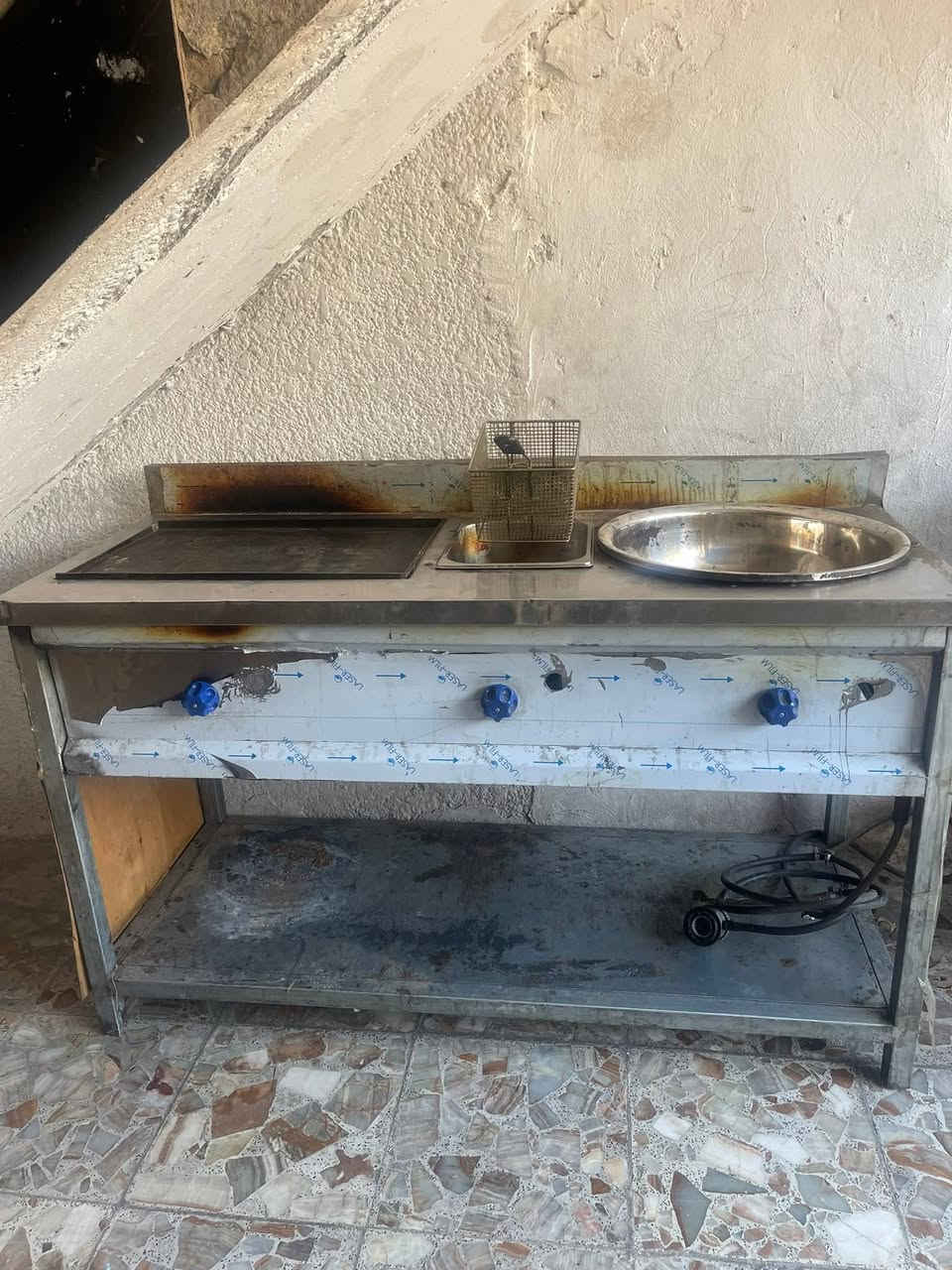 سلام عليكم غراض مال مطعم سعرهم شلع 850 شلع بيع مكاني الشعله لي يحب تفصيل أكثر يتصل ***********
