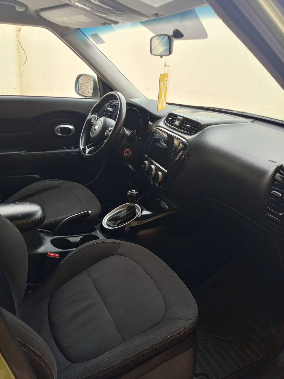 السلام عليكم صول 2017 وارد امريكي ماشيه 64 الف بيه بكانات رش تقريبن اربعه كطع سياره حلوه وجاهزه حداديه مكينه كير تخم تاير كله كفاله رقم بغداد الجديد تحويل مباشر شاشه جبيره كامره عل بك 100 وبيه مجال الاستفسار ***********
