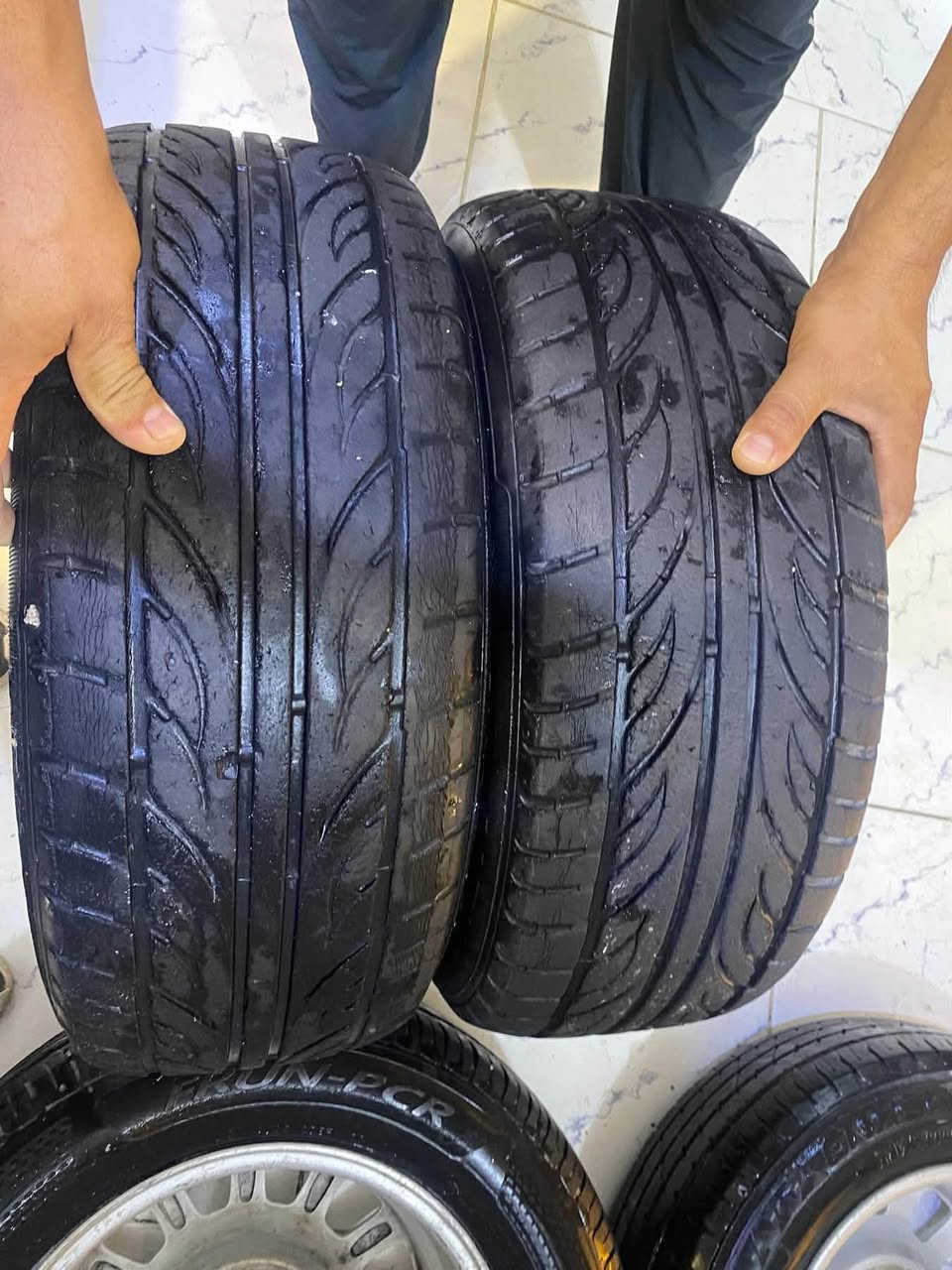 السلام عليكم
البيع تخم صقر حجم ١٥ 
مع تايرات نص عمر
نقص كبين فقط
ويلات لأفطر ولالحيم ولاتصليح 

السعر ٢٢٥ الف البيع او مراوس (إذا عندك ويلات مكسره هن آخذهن فرق)
مكاني بغداد الدوره

التواصل :***********  واتساب بي
