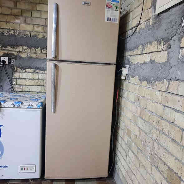 سلام عليكم ثلاجه للبيع السعر 300 مكان ابو غريب المنسيه رقم ***********
