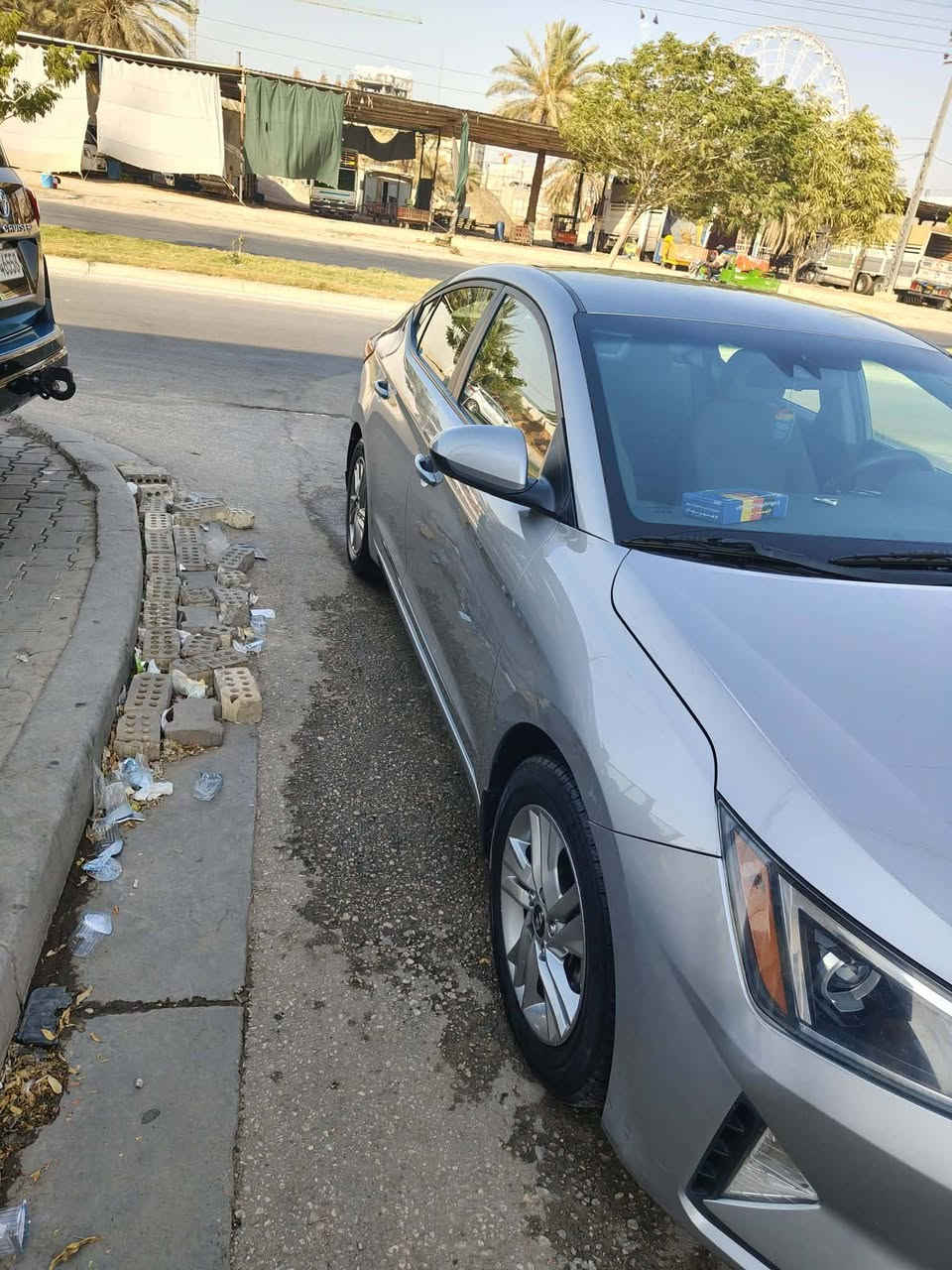 السلام عليكم النتره موديل 20 حادثه فقط جاملغ خلفي وباب فقط بقيه كفاله عامه سياره حلوه مال جناي بيه سونار وشرط السونار باسمي تحويل ثاني يوم السعر 130 وبيه مجال حك جيه الرقم ***********
