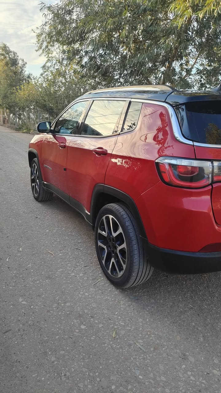 سلام عليكم
جيب كومباس موديل 21 فول مواصفات 
ضربتها بجم ومدكر خلف يعني 3 قطع وبارد
سياره حلوه وجاهزه  بس محركها صار بي نفخا شويه مادري سبب
سياره اربيل راعيها يريد مداور او يسوي وكاله 
بكان سياره بصره بكان سياره بصره 
سعرها.   110.    
***********
***********
