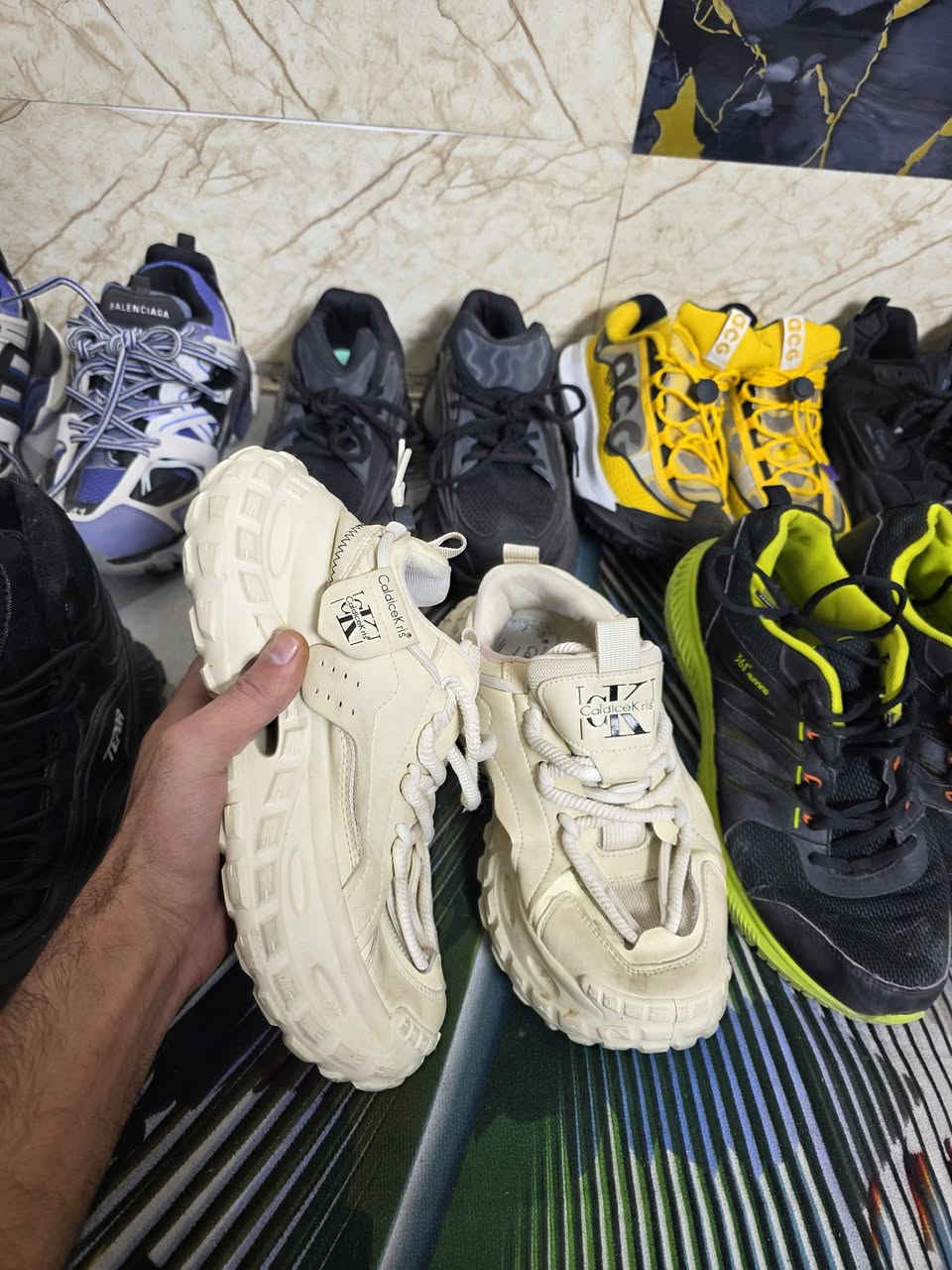 لايوجد توصيل + بيع كلهن ما ابيع قطعة وحدة
مرحبا اصدقائي اريد اغير احذيتي للبيع شلع كلهن اصليات  قياسات 41 و 42 و ٤٣ مشكل السعر شلع 75 الف  ما ابيع واحد مكاني بغداد شعب ***********
