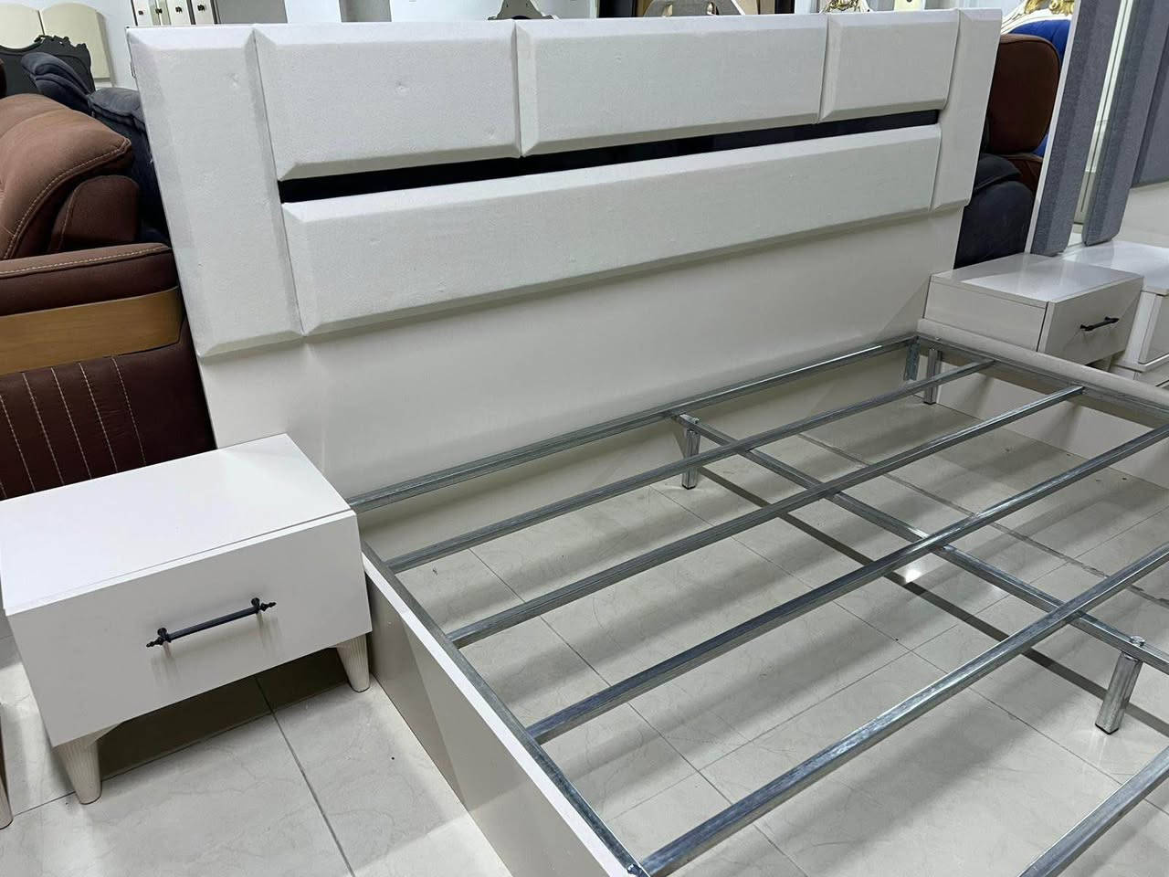 وصول غرف نوم ٥ قطع بعدد موديلت تركي جديد
داخل جربايه حديد كنتور قياس ٢٢٠ سم 
تخفيض اسعاره فقط ٥٠٠ الف مع شد ونقل مجاني داخل كركوك فقط فقط لحكو على عرض 
يوصلكم كامل بال كارتون 
رقم موبايل *********** كركوك, العراق
