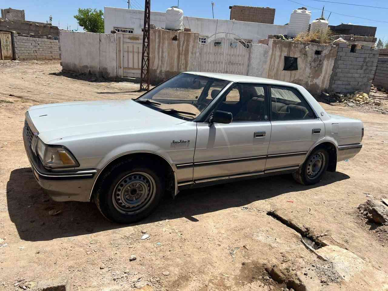 سيدان للبيع
سيارة جاهزة حدادية ١٠٠٪ 
تخم تاير جديد 
محرك ٢٥٠٠ ثنين ونص فيفيتي
 تبريد جان شغال بس شتغلتلتها دوشمه وعازل حرارة وفصلته وفرغت الغاز 
عوزة بس غاز وربط كهرباء فقط
دشبولها محور بالنجف دشبول مسطرة 
السعر ٥٠ وبيها مجال 
مكان السيارة الشطرة 
*********** 
واتس اب او اتصال
