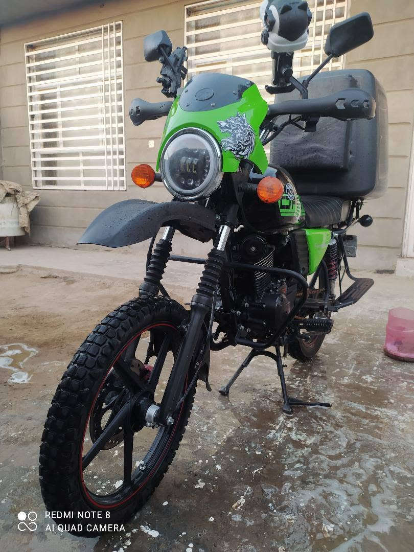 السلام عليكم 
دايون جبلي 2025 رقم اربيل عربي سنوية 
وهزه جدد
محرك 200cc كل 5 ايام يتبدل دهنهه
دراجه على حالة الوكيل بيهه تلحيضات بسيطة 
سعر 2.300 والشراي يأمر امر
***********
