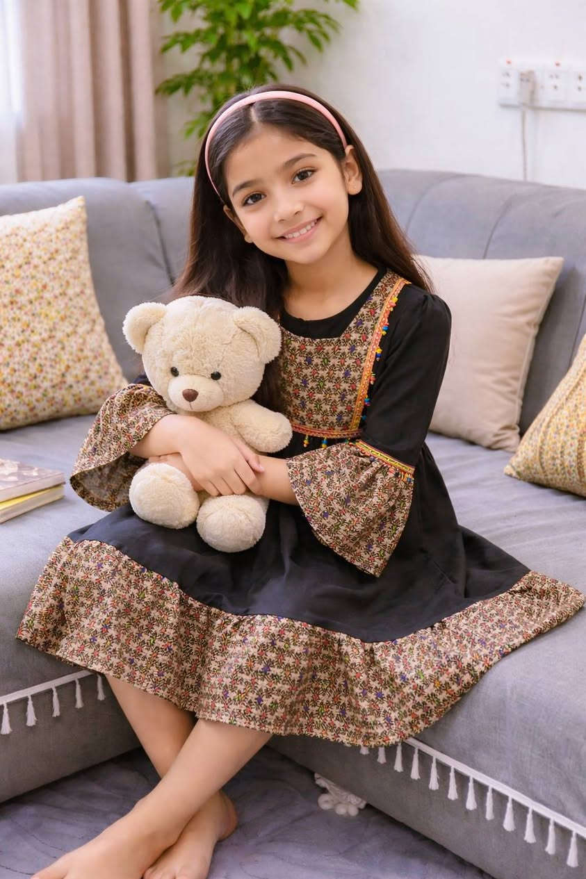 دشداشة او فستان بناتي رمضاني
يلبس من عمر 8.12سنة 
قماش قديفة مطعم بالجاكار الهندي 
توصيل موجود لكل العراق 🇮🇶
التواصل ع الواتس اب ***********
